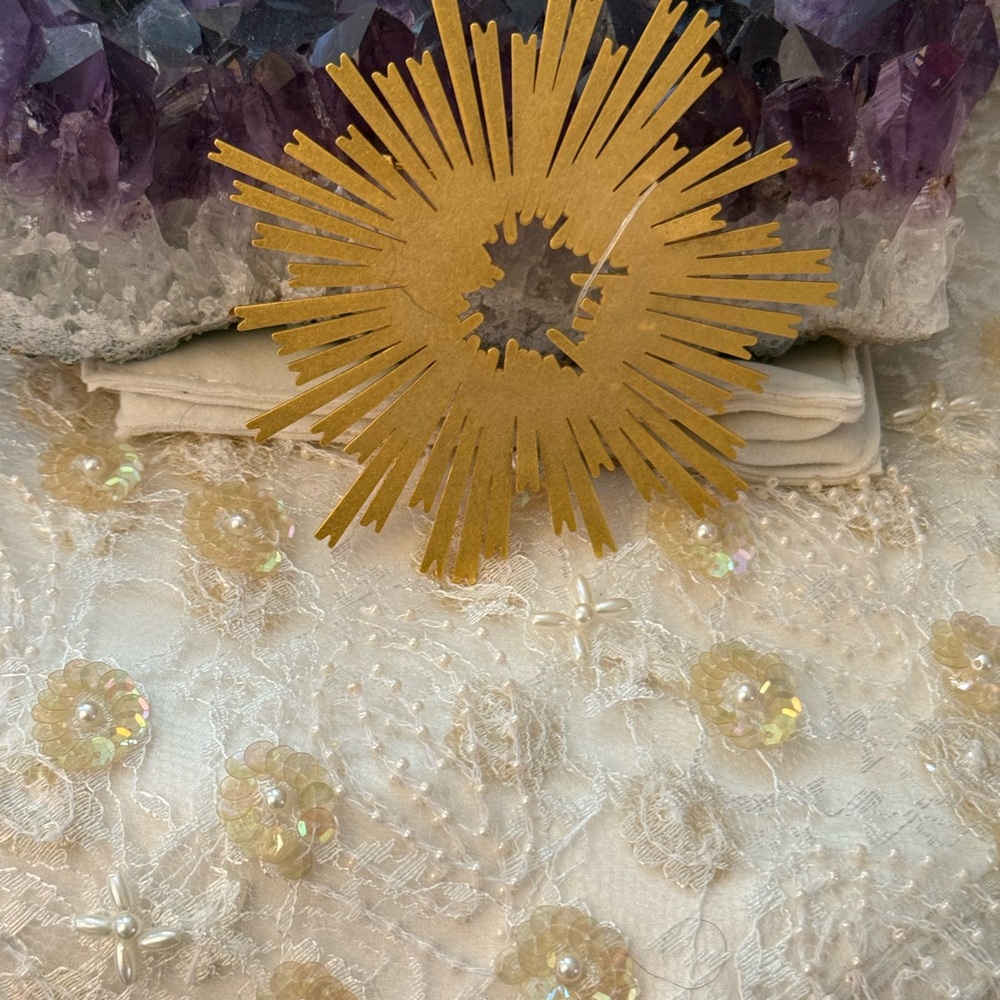 KHOI Riza Brooch - Picture 3 of 7